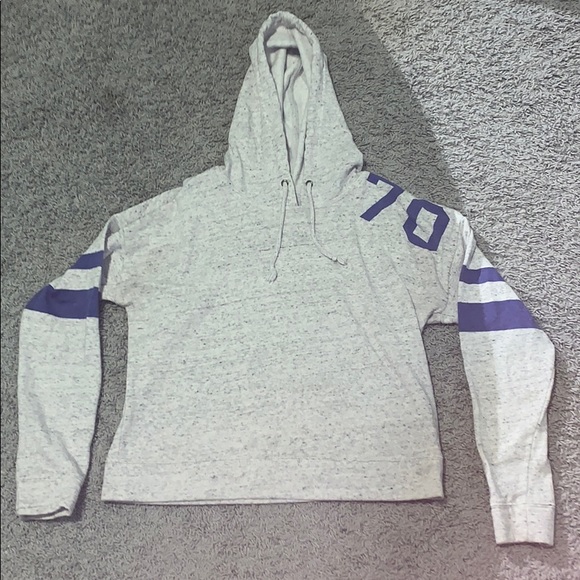 A crop top/fitted hoodie. - Picture 1 of 2